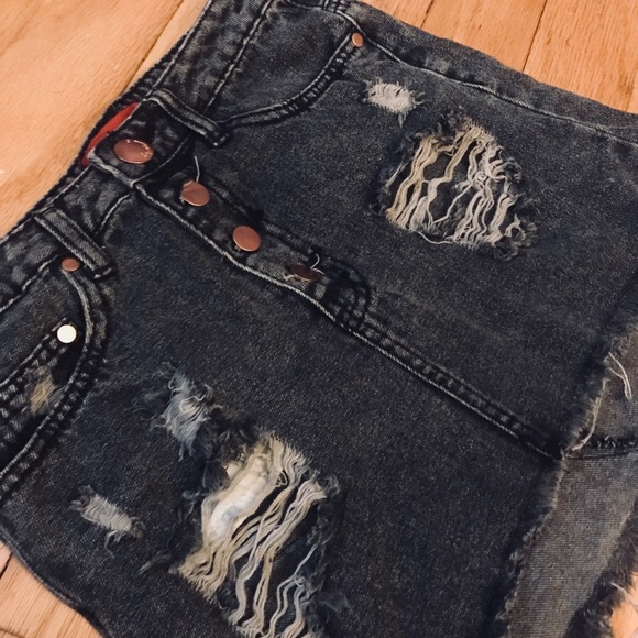 Black denim skirt - Picture 2 of 4